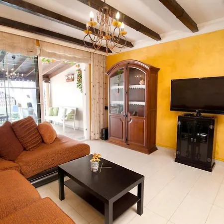 Βίλα 3 Bedrooms With Private Pool Enclosed Garden And Wifi At Chayofa 5 Km Away From The Beach *
