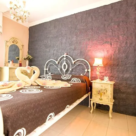 3 Bedrooms With Private Pool Enclosed Garden And Wifi At Chayofa 5 Km Away From The Beach *